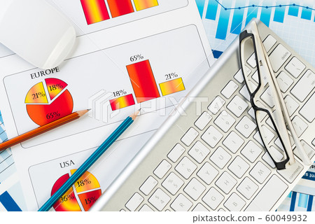 Preparing average sales report 60049932