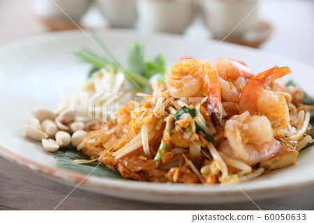 Thai food padthai fried noodle with shrimp , local food Thai food padthai fried noodle with shrimp , local food 60050633