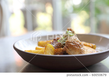 Braised roasted chicken with potatoes Braised roasted chicken with potatoes 60050679