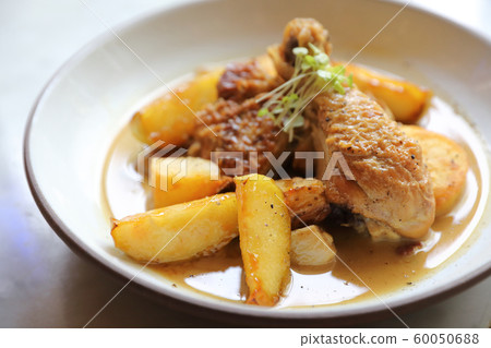 Braised roasted chicken with potatoes Braised roasted chicken with potatoes 60050688