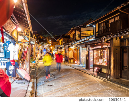 Kyoto Niningsaka night view 60050841