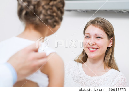 Doctor examining child and listen to her lung Doctor examining child and listen to her lung 60055753