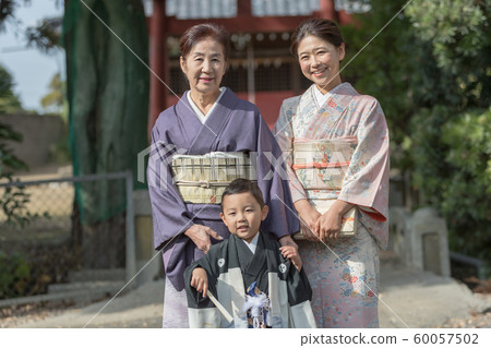 七五三 神殿 奶奶 60057502