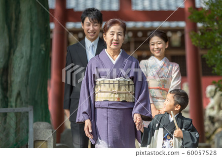 七五三 人 人物 60057528