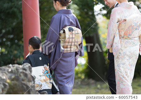 festival day for children of three, five and seven years of age, family, boy 60057543