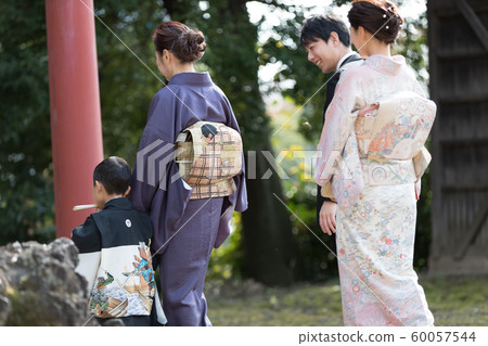 festival day for children of three, five and seven years of age, family, boy 60057544