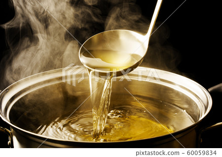 Soup dashi, kelp dashi and soup stock 60059834