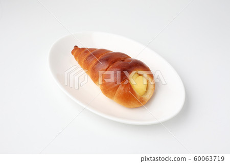Corne, sweet bread, white background Corne, sweet bread, white background 60063719