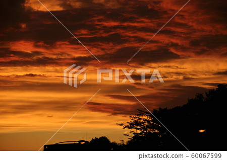 天空背景秋天紅色秋天日落背景圖像 天空背景秋天紅色秋天日落背景圖像 60067599