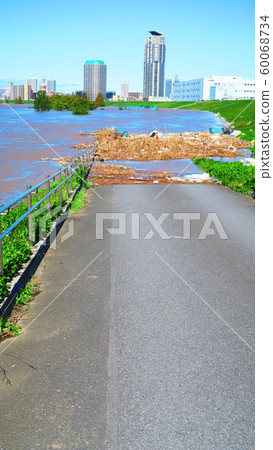 19號颱風襲擊關東後的早晨，新荒川大橋附近的荒川風光（2019年10月13日） 60068734
