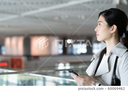 Woman business smartphone Woman business smartphone 60069462