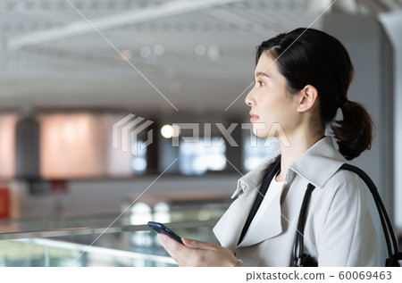 Woman business smartphone Woman business smartphone 60069463