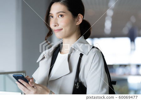 女人商務智能手機 女人商務智能手機 60069477