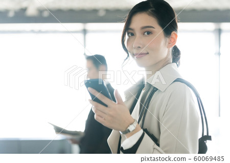女人商務智能手機 女人商務智能手機 60069485