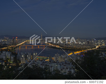 Night view of Han River Night view of Han River 60071192