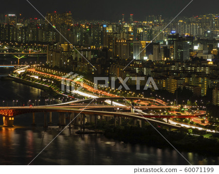 Night view of Han River 60071199