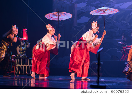 Traditional Japanese performance. Actors in 60076263