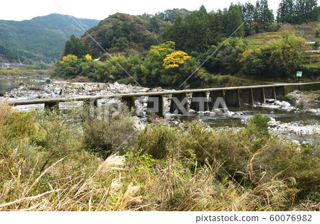 Settlement bridge 60076982