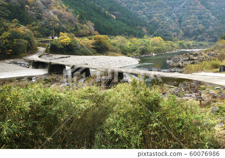 Settlement bridge 60076986
