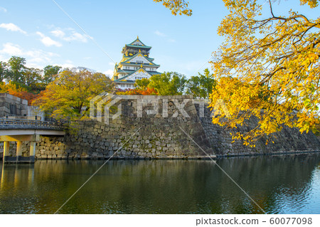 大阪城城堡塔和秋天的內殿 大阪城城堡塔和秋天的內殿 60077098