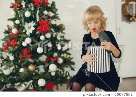Little girl at home Little girl at home 60077801
