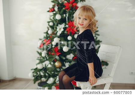 Little girl at home Little girl at home 60077803
