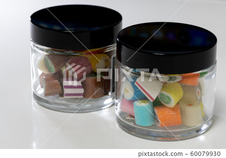 裝滿糖果的玻璃罐 裝滿糖果的玻璃罐 60079930