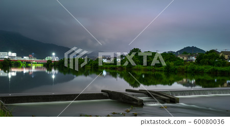 午夜(在兵庫縣姬路市東新町)沿著湯前河散步 午夜(在兵庫縣姬路市東新町)沿著湯前河散步 60080036