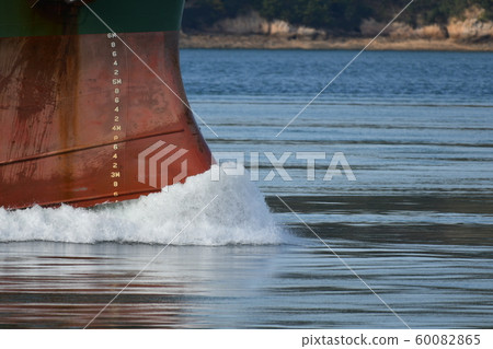Ship, bow, wave, wave resistance, cargo ship, drainer 60082865