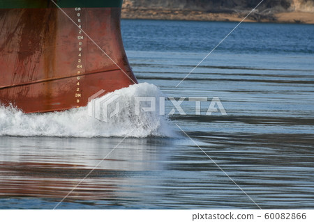 Ship, bow, wave, wave resistance, cargo ship, drainer 60082866