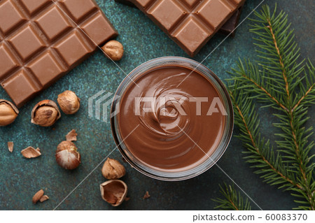 Hazelnut spread with nuts and chocolate Hazelnut spread with nuts and chocolate 60083370