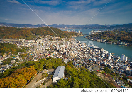 從申光寺山頂天文台眺望尾道市容，尾道海峽，尾道大橋大橋（無人機鳥瞰） 60084563