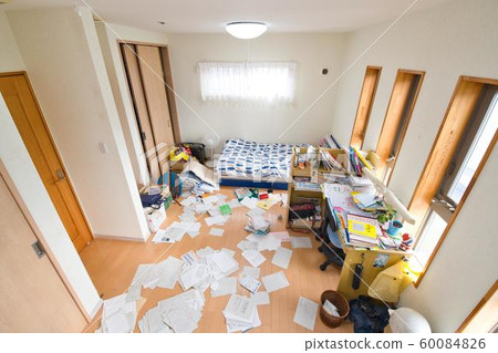 Messy children's room 60084826