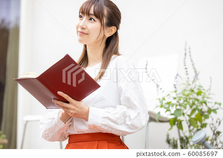 Female Lifestyle Reading Female Lifestyle Reading 60085697