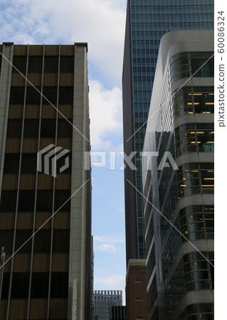 Gap in building 60086324