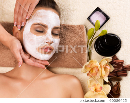 Woman with mask on her face having head massage. 60086425