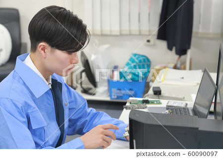 工程師1固定板並檢查 60090097