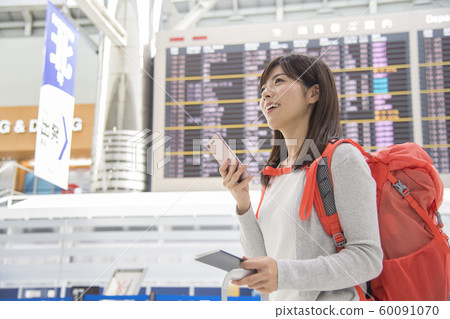 機場大廳公告板女人手機 60091070