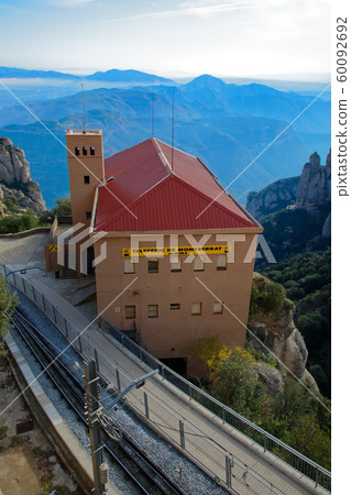 蒙特塞拉特的岩層和雲海，索道車站 60092692