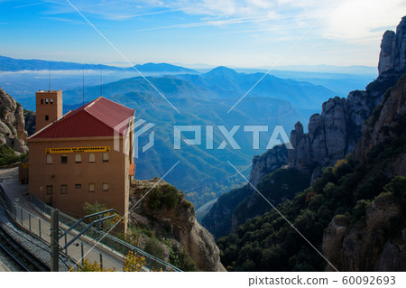 蒙特塞拉特的岩層和雲海，索道車站 60092693
