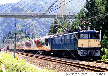 1996 EF6246 Super Express Rainbow on Usui Pass 60094641