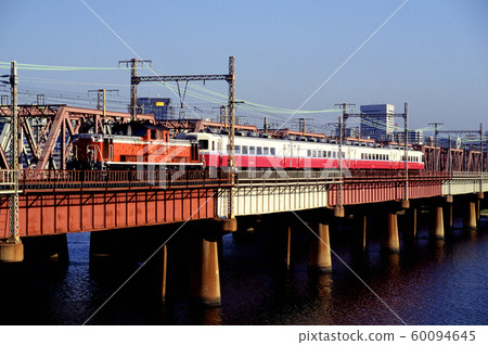 1996 DD511193 Resort 14th Group running on the Tokaido Line 1996 DD511193 Resort 14th Group running on the Tokaido Line 60094645