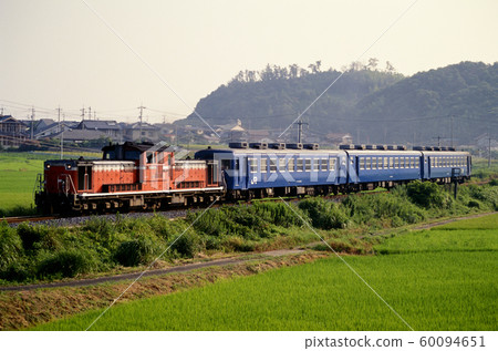 1996年在山陰本線運行的DD511188 12系列1000系列普通列車 60094651