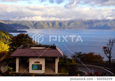 十和田湖秋天的早晨 十和田湖秋天的早晨 60098209