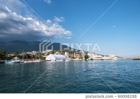 View of the seaport of Yalta on the southern coast View of the seaport of Yalta on the southern coast 60098288