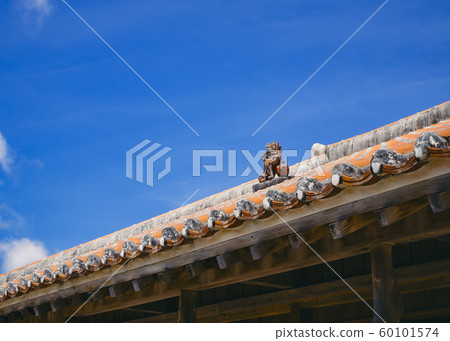 Okinawa Lion on Roof Ryukyu Architecture blue sky Okinawa Lion on Roof Ryukyu Architecture blue sky 60101574