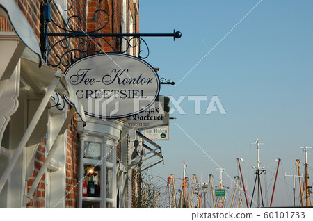 winter time in the harbor of greetisel 60101733