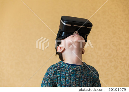 Boy in the glasses of virtual reality 60101979