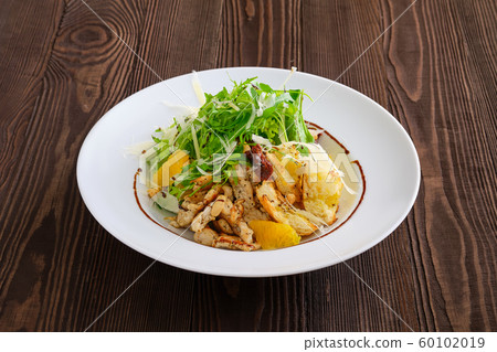 Salad with fried chicken meat, dried tomato, 60102019