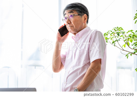 Senior man business executive Senior man business executive 60102299